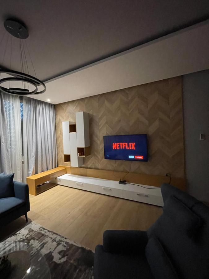 Lux Apartment Тирана Екстер'єр фото