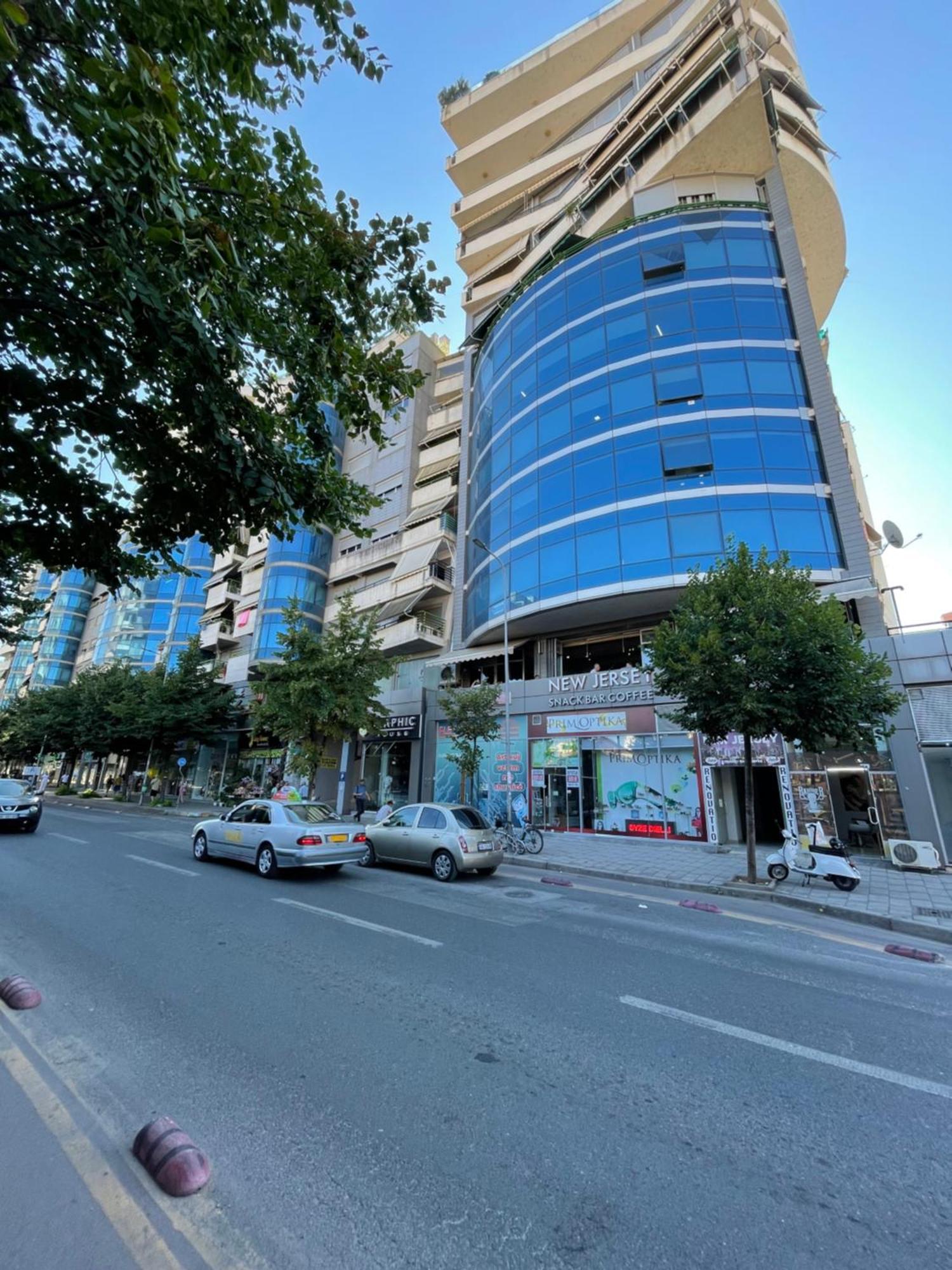 Lux Apartment Тирана Екстер'єр фото